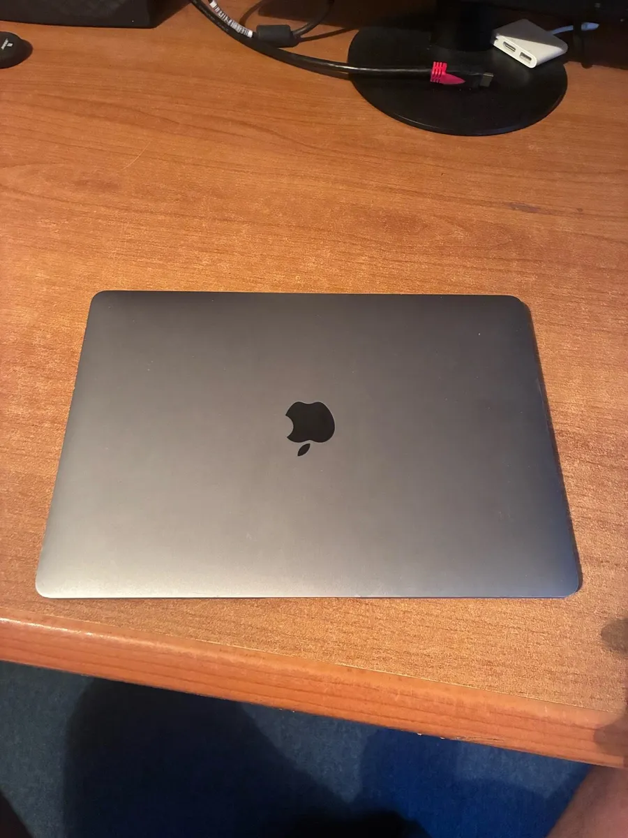 Retina 13 inch 2020 MacBook air with 8gb of memory - Image 2