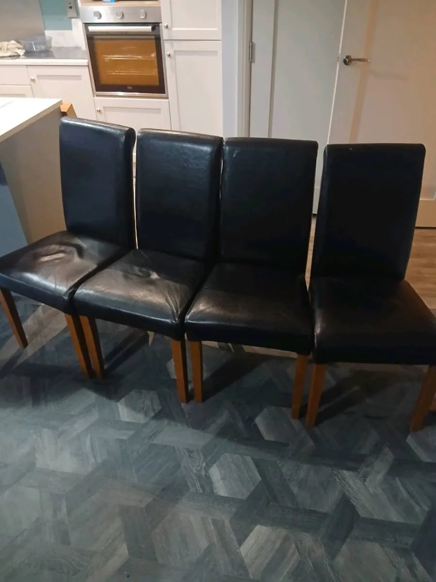 Table and 4 chairs - Image 2