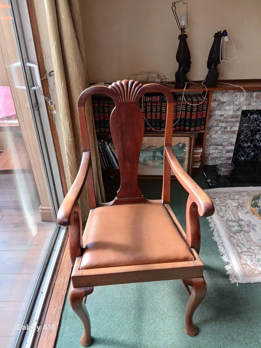 Traditional Mahogany Dining Table & 6 chairs - Image 3