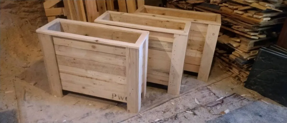 Rustic garden planters - Image 2