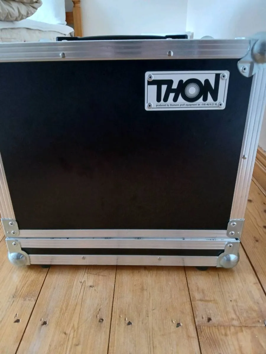 Fishmann Loudbox Artist and Thon Flight case - Image 3
