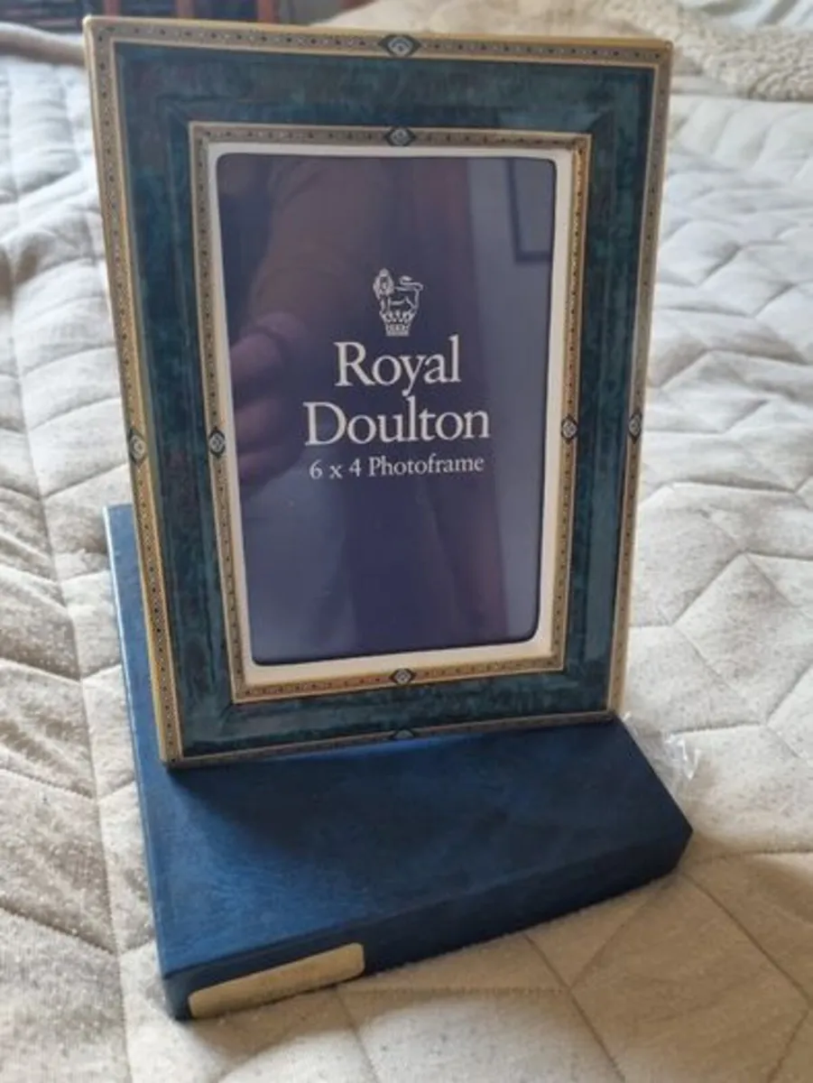 Royal Doulton porcelain frame - Image 2