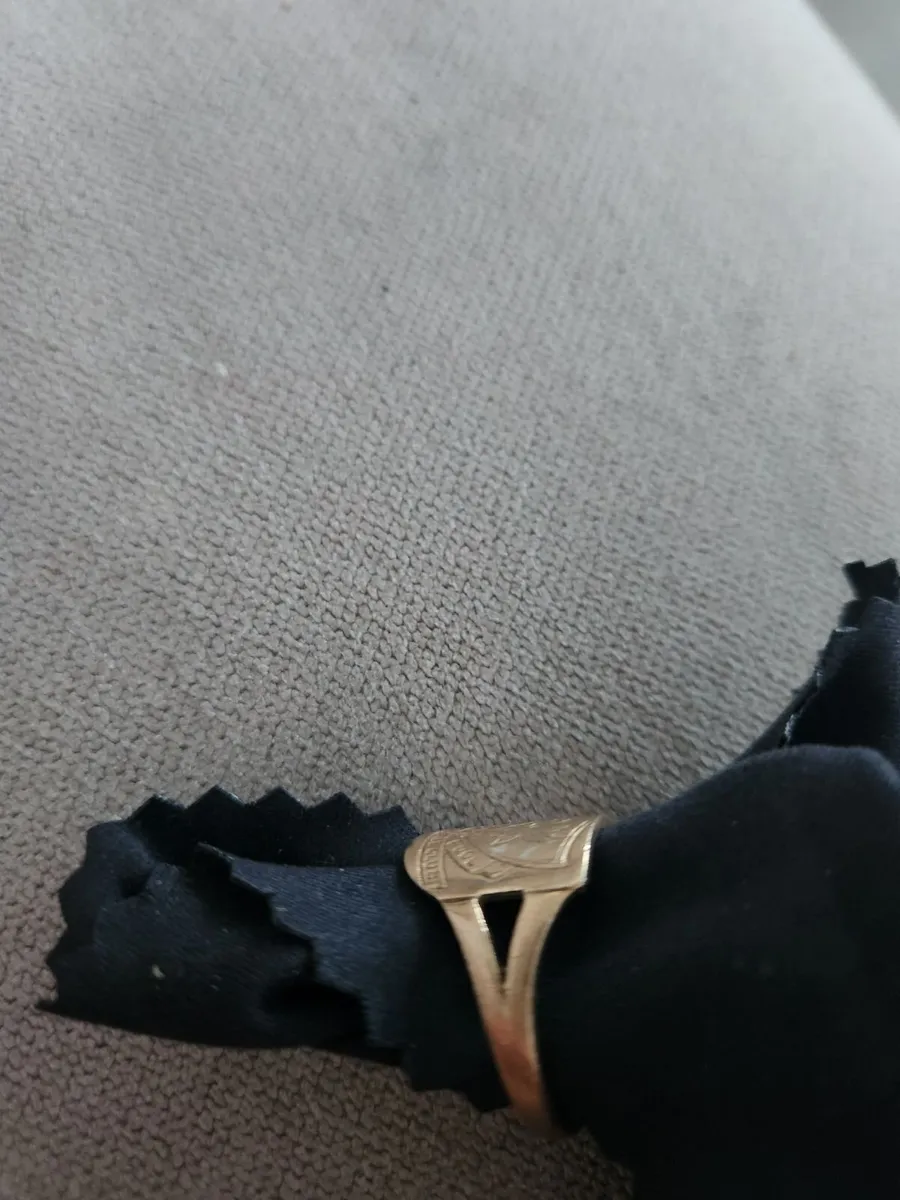 Mens lfc 9ct gold ring - Image 3