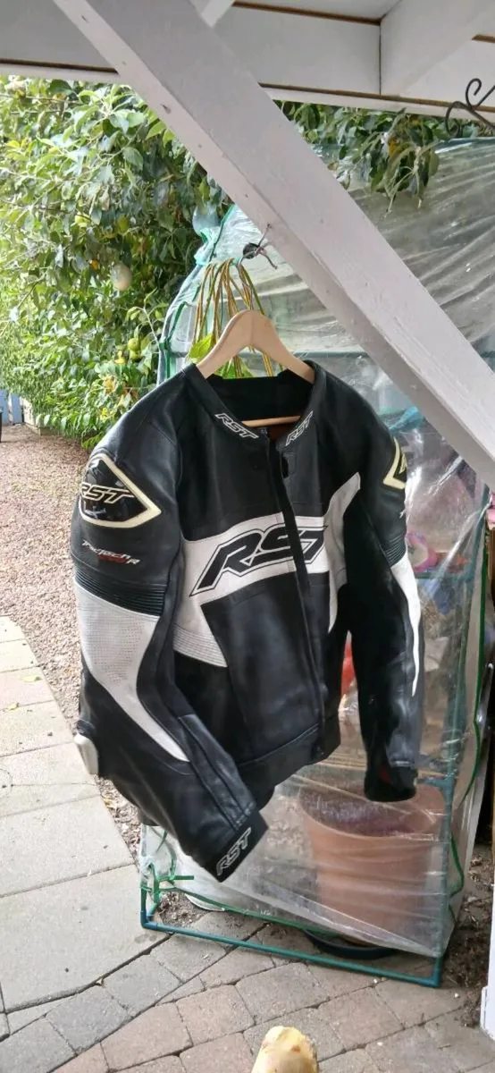 Motorcycle jackets - Image 1