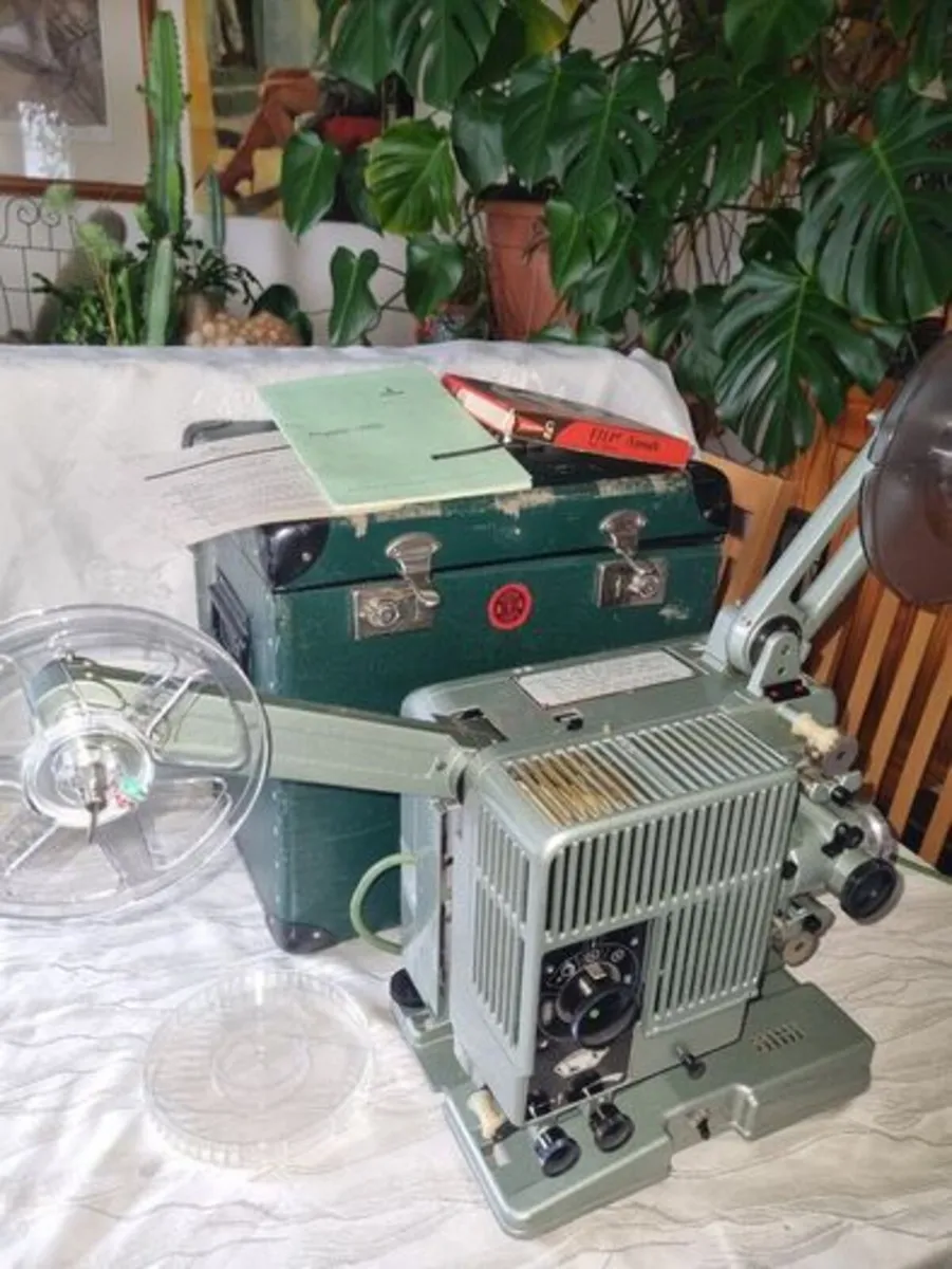 Siemens 2000 vintage film projector - Image 1