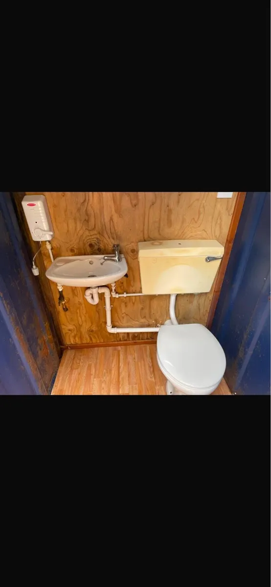 Outdoor yard/building site toilet - Image 3