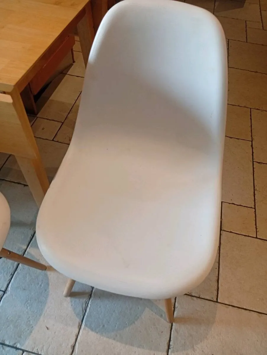 Dining table and 2 Chairs - Image 3