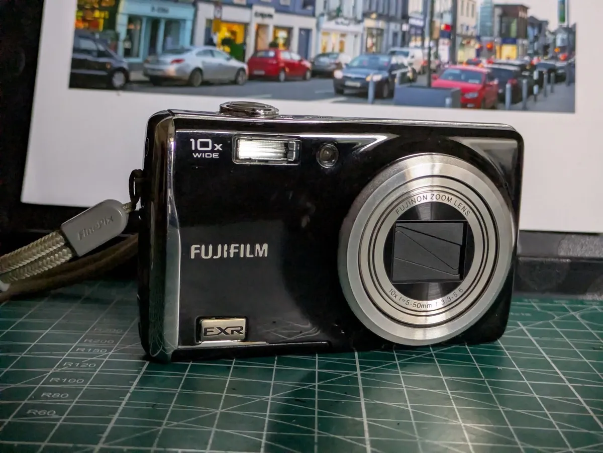 Fujifilm F70 EXR 10MP SuperCCD🌈 digital compact📸 - Image 2