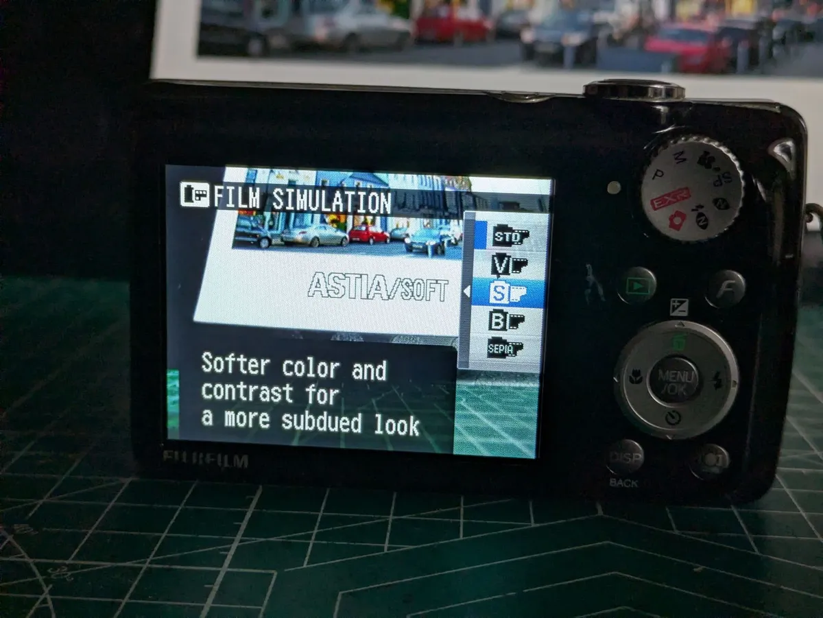 Fujifilm F70 EXR 10MP SuperCCD🌈 digital compact📸 - Image 4