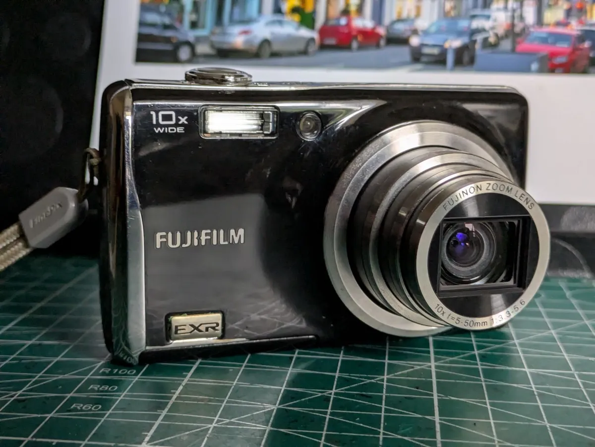 Fujifilm F70 EXR 10MP SuperCCD🌈 digital compact📸 - Image 1