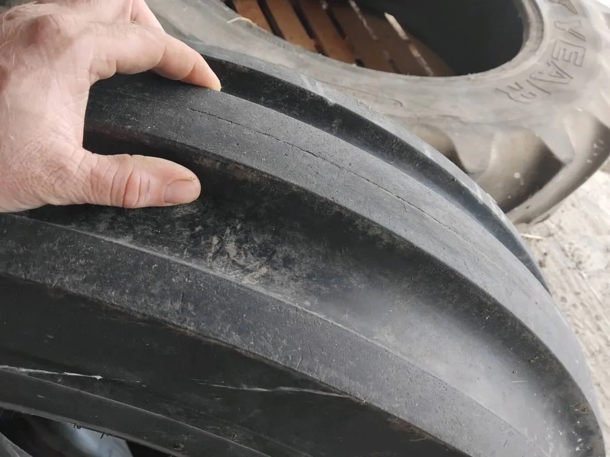 Tyres off ford 7610's - Image 4