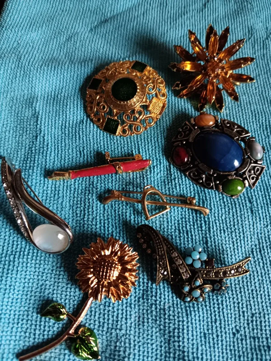 Vintage brooches - Image 1