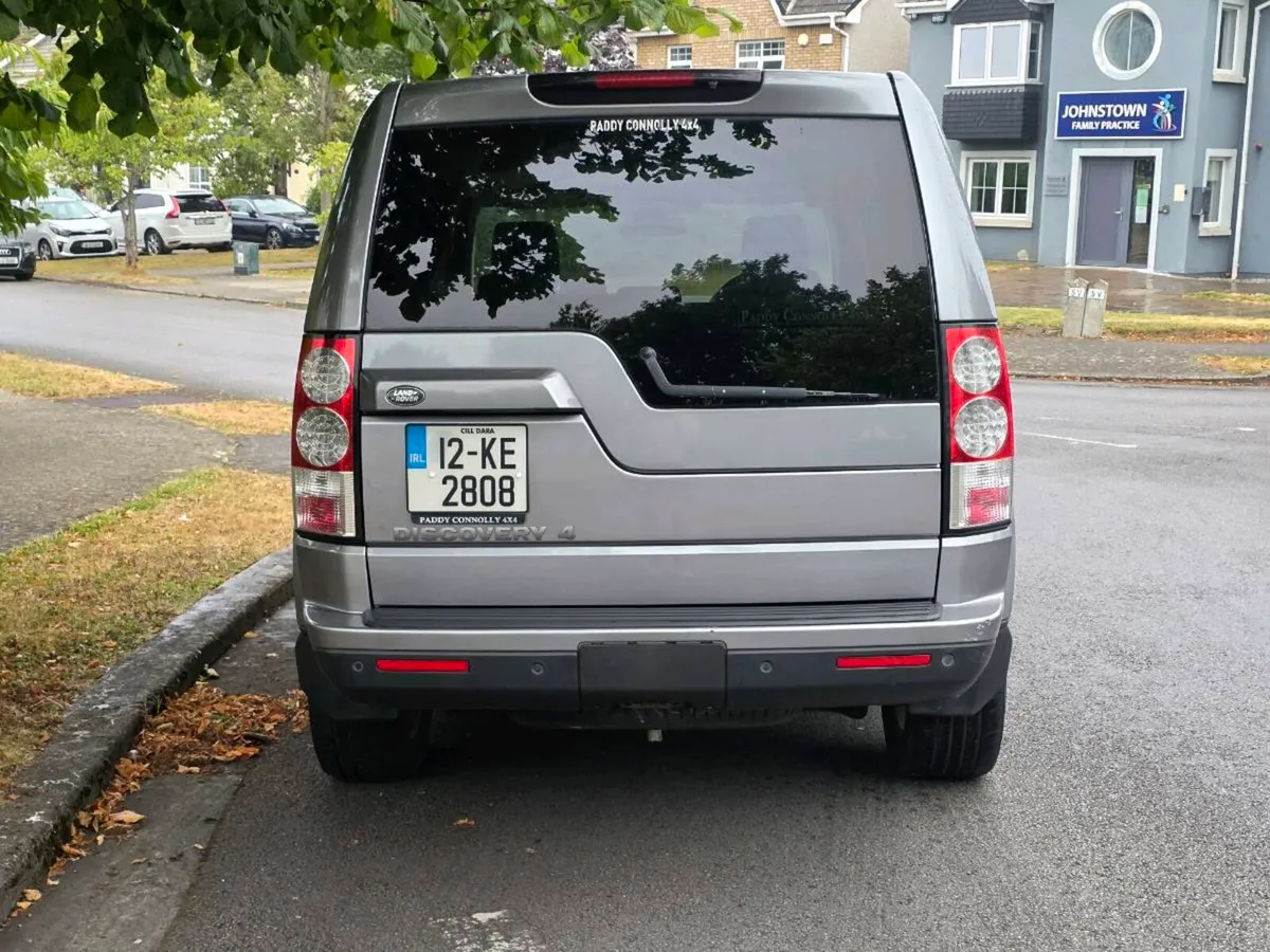 12 Landrover Discovery 3.0SDV6 5 Seater Utility - Image 4