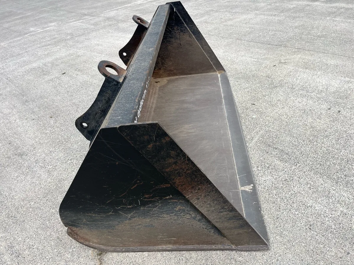 7 foot 6 inch bucket for loader ,telehandler - Image 1