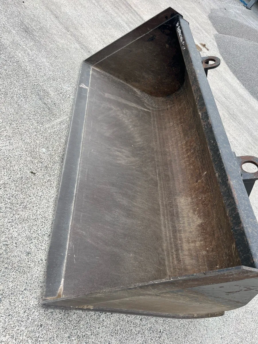 7 foot 6 inch bucket for loader ,telehandler - Image 3
