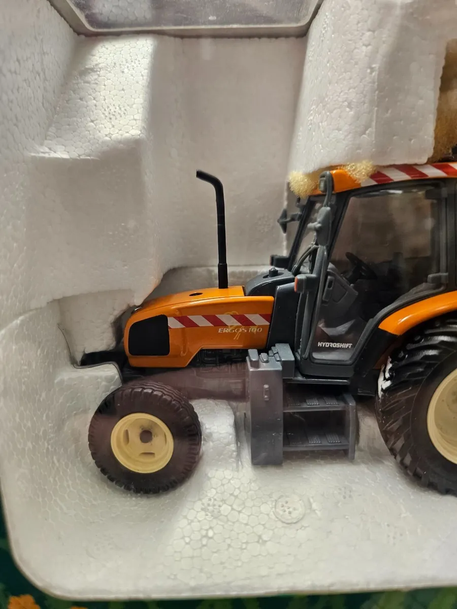 Britain's Universal Hobbies Renault Ergos and Side - Image 3
