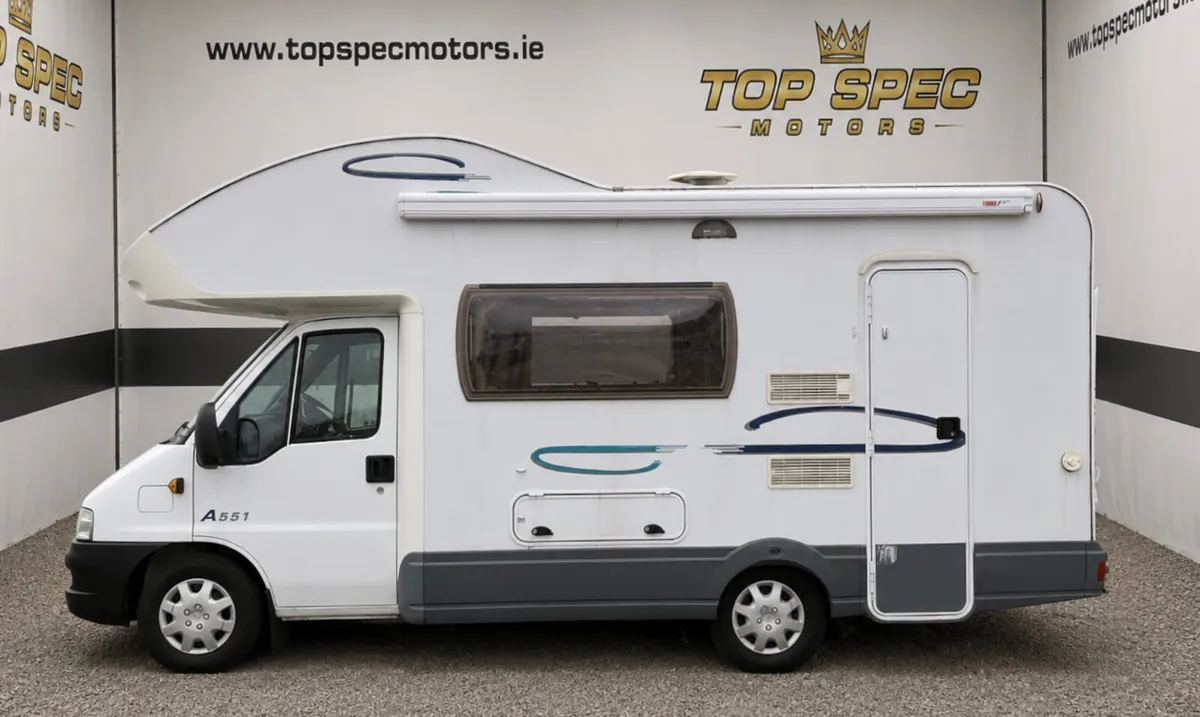 2004 LUNAR A551 MOTORHOME – ONLY 32,000 MILES - Image 4
