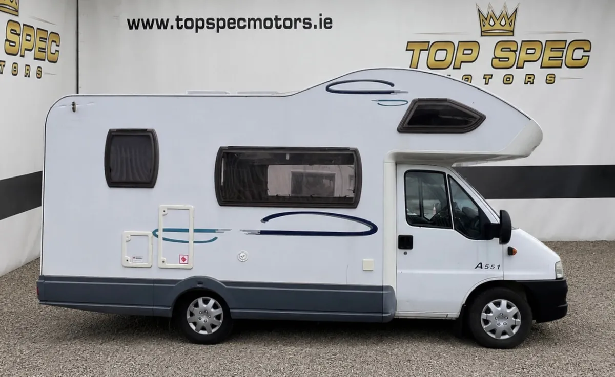 2004 LUNAR A551 MOTORHOME – ONLY 32,000 MILES - Image 2