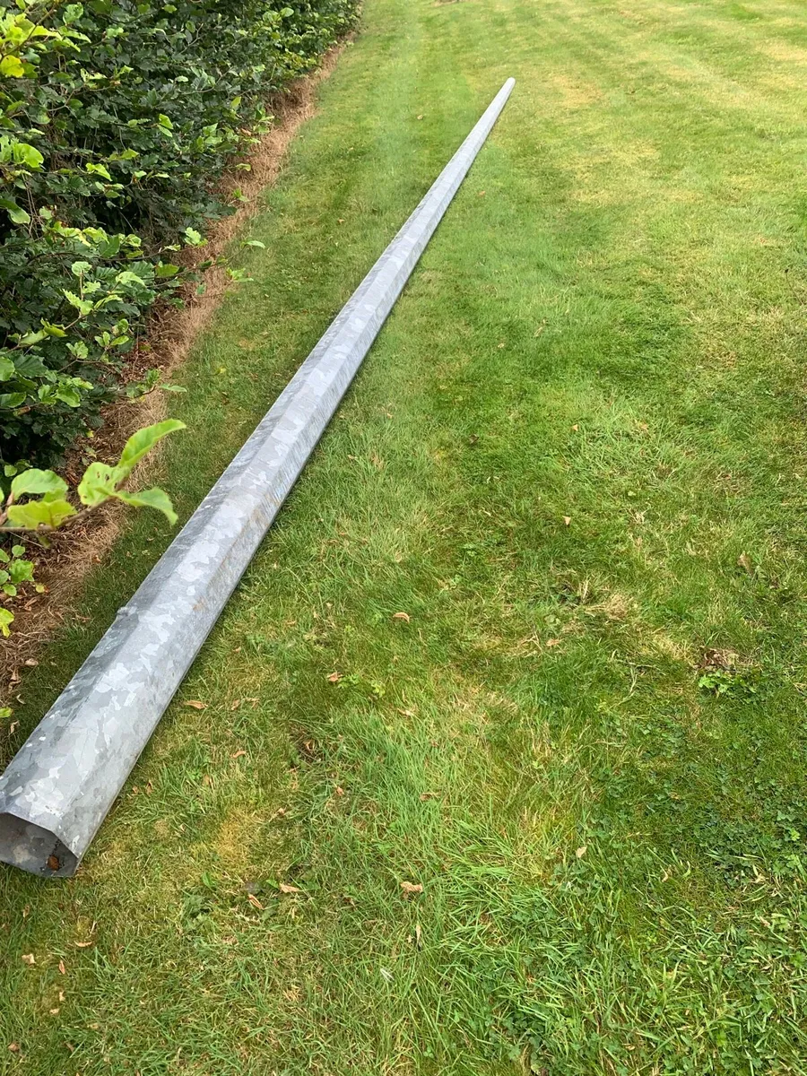 Lamp post - Image 1