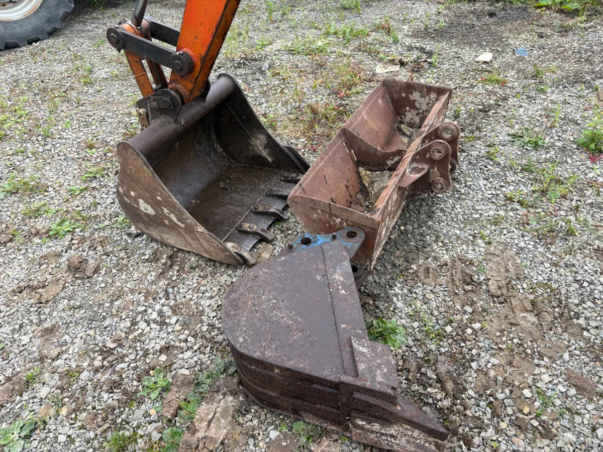 4 ton excavator - Image 2