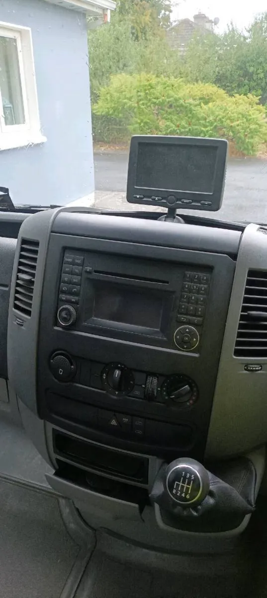 Volkswagen Crafter - Image 2