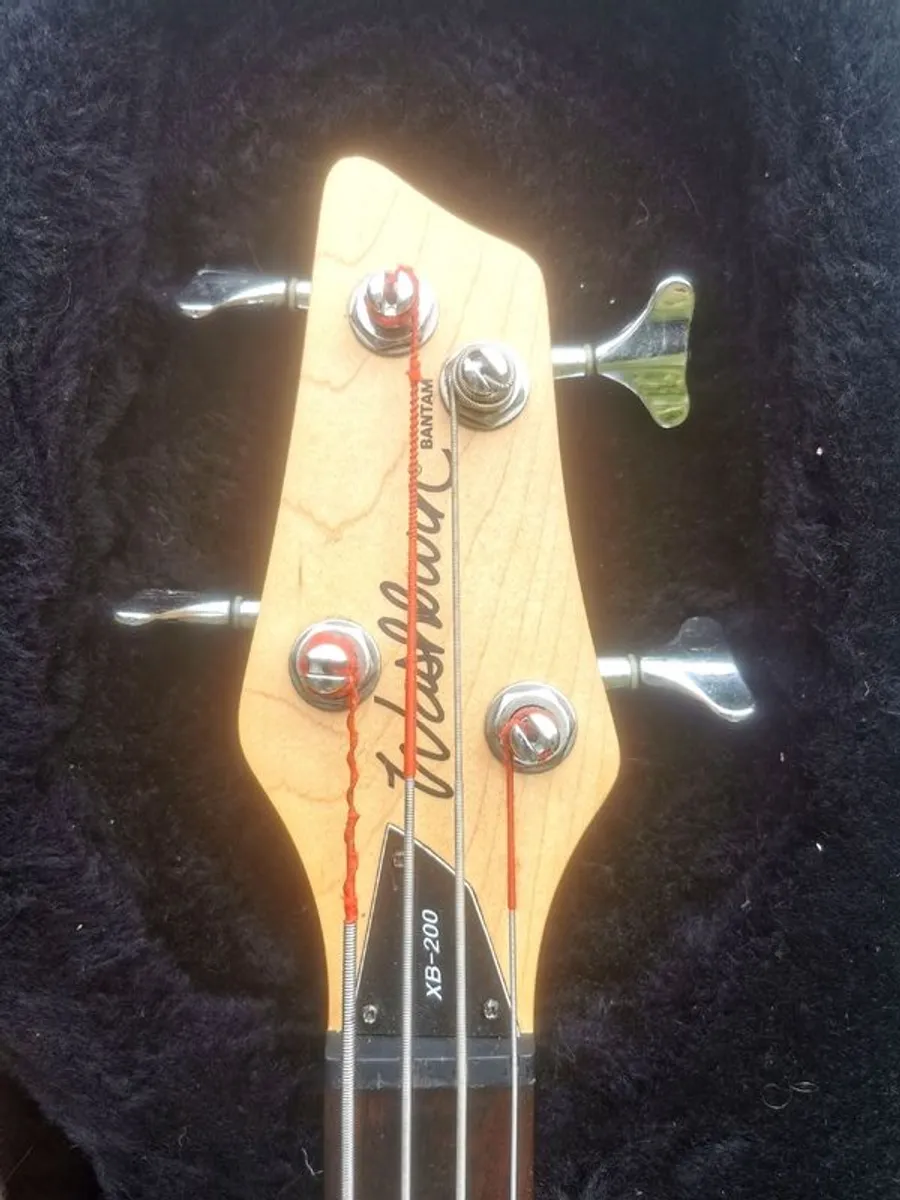 1994 Washburn XB-200 Bantam Bass (Mint Condition, 3-Knob Variant) + Fender Hard Case - Image 2