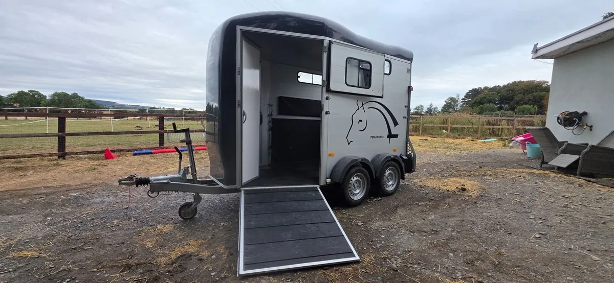 Cheval Liberte Horse Box Touring Country S Tack Ro - Image 1