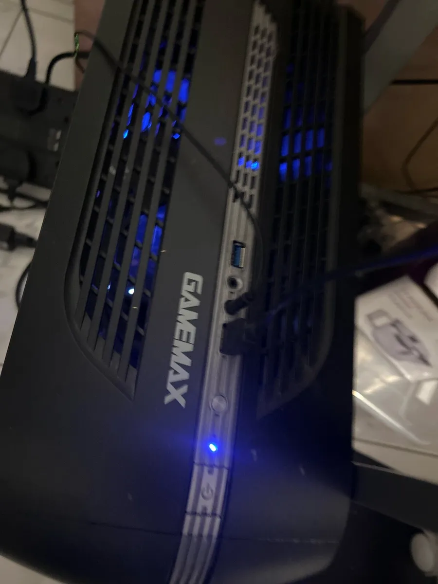 Gaming PC (including a monitor) - Image 2