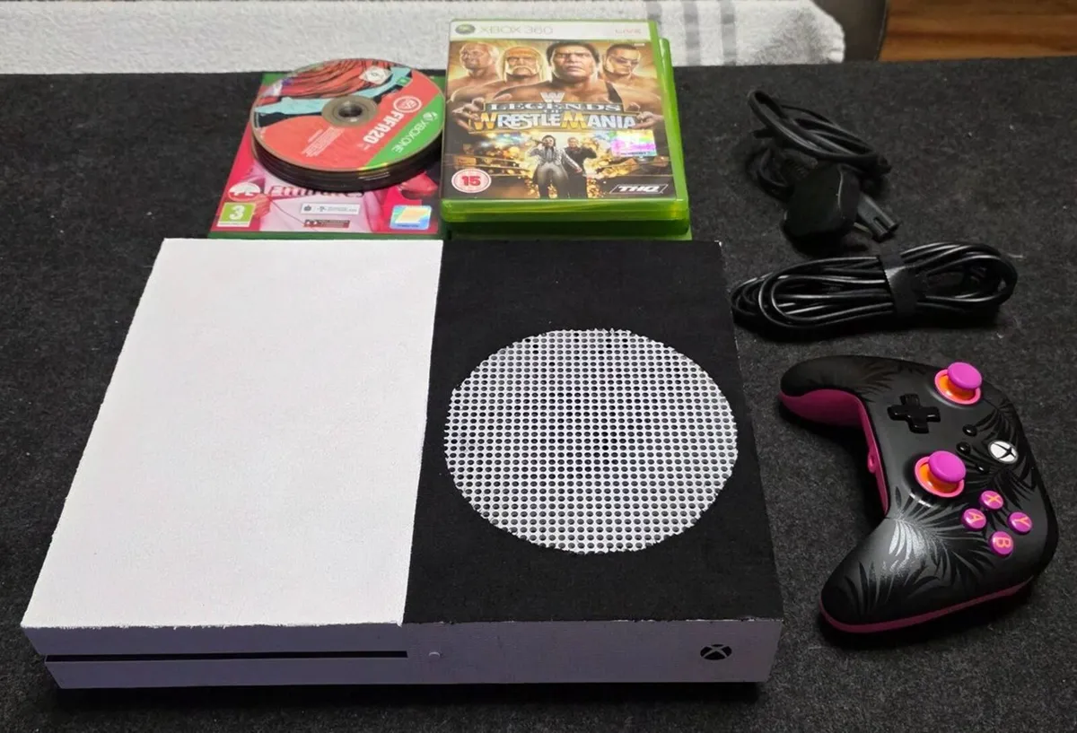 XBOX One S 1TB - Image 1
