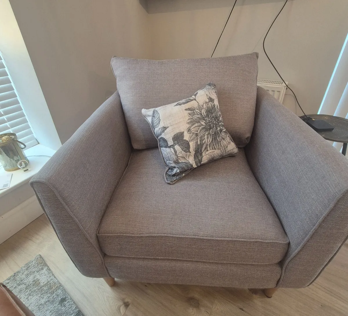 Single Arm Chair - Image 1