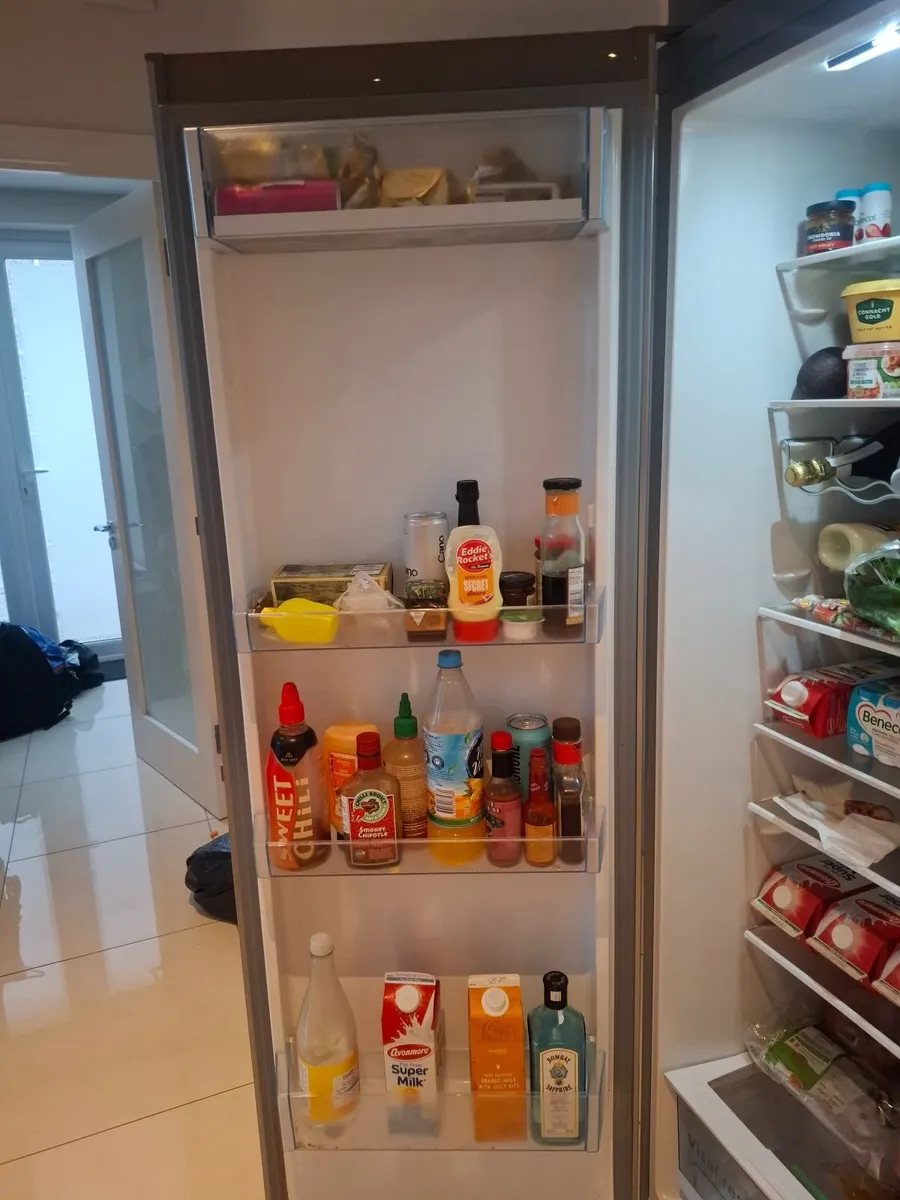 Bosch free standing fridge - Image 2