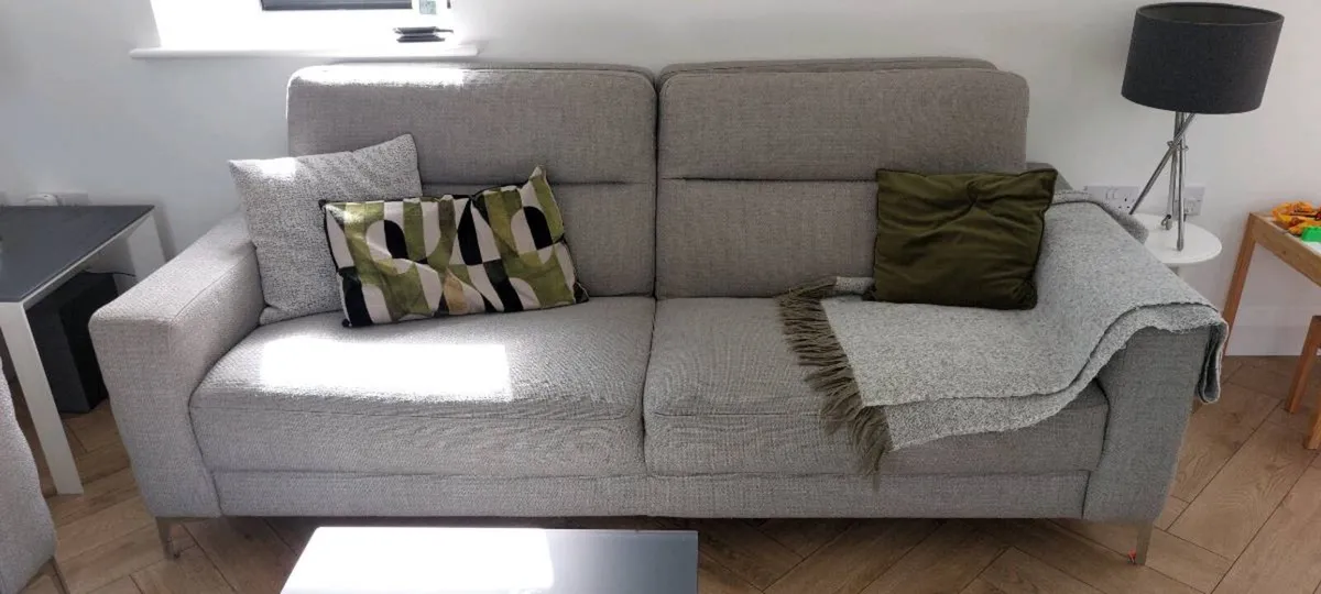 Couches - Image 2