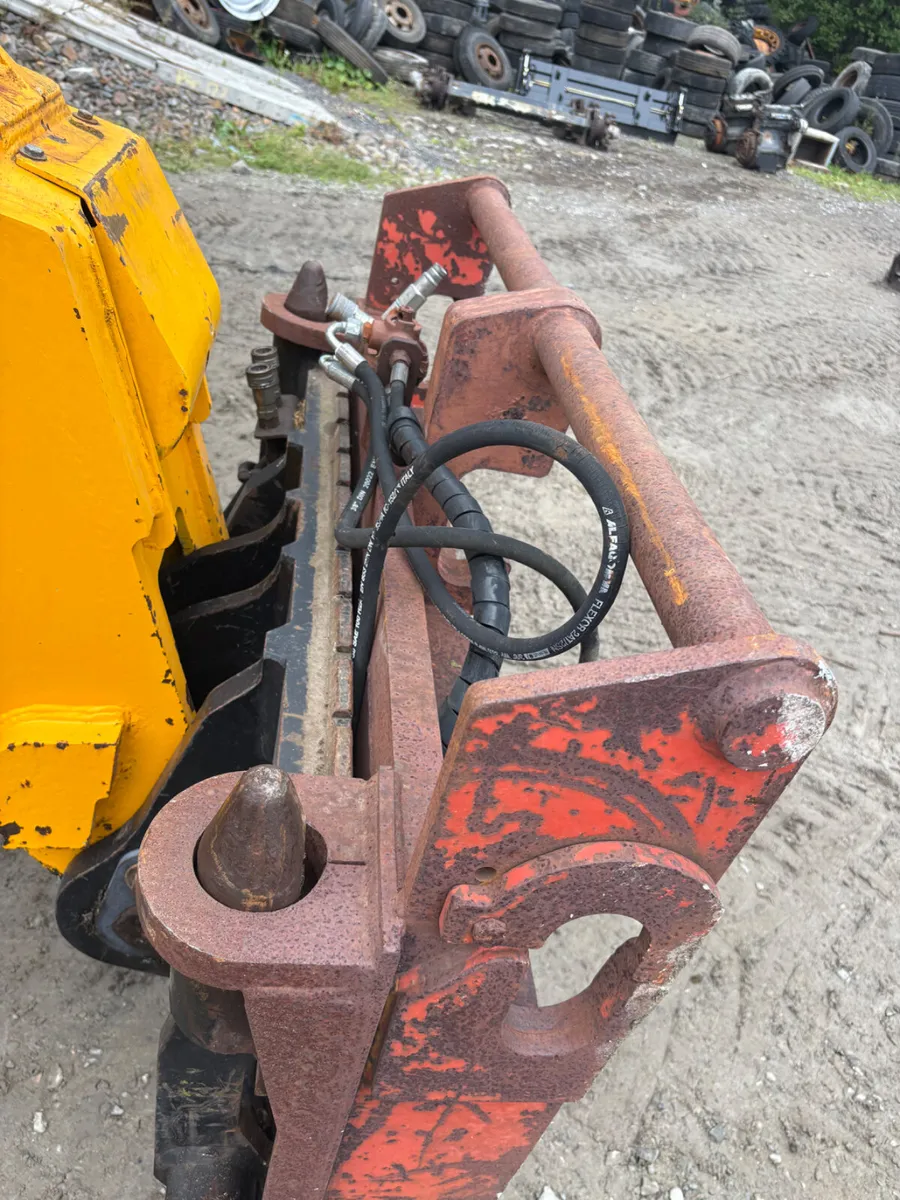 Pin and cone to jcb - Image 4