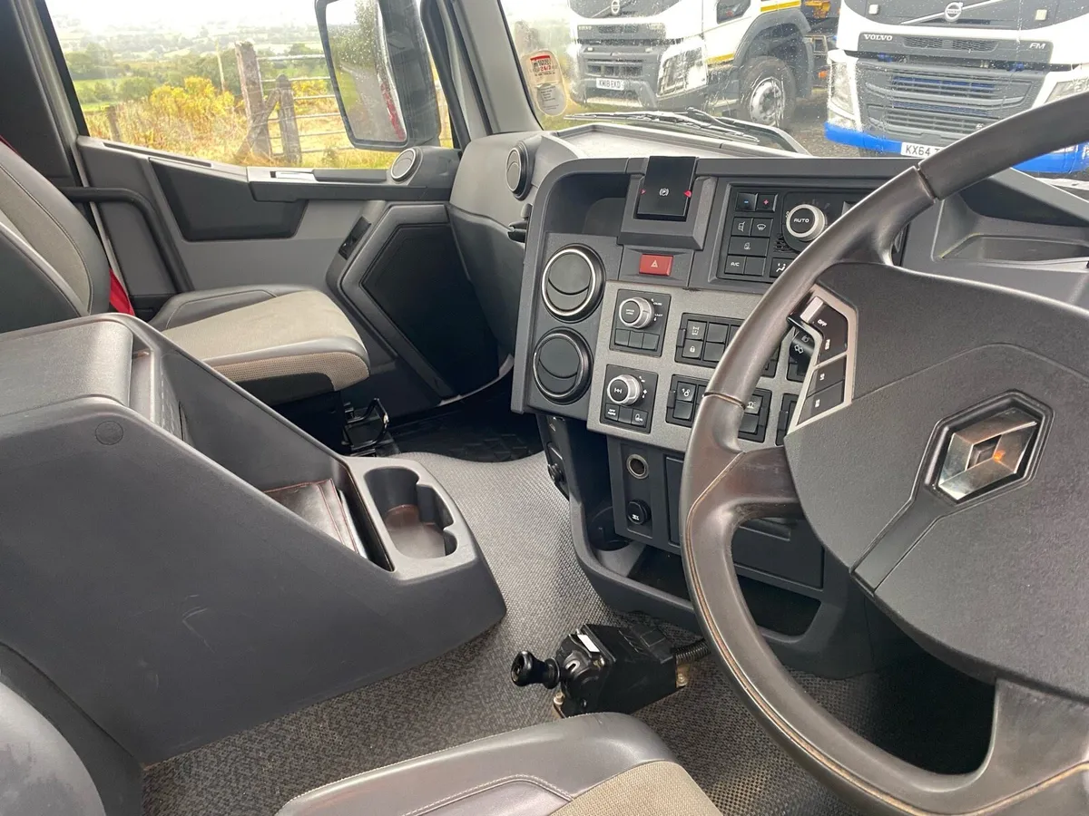 Renault k range grab truck - Image 4