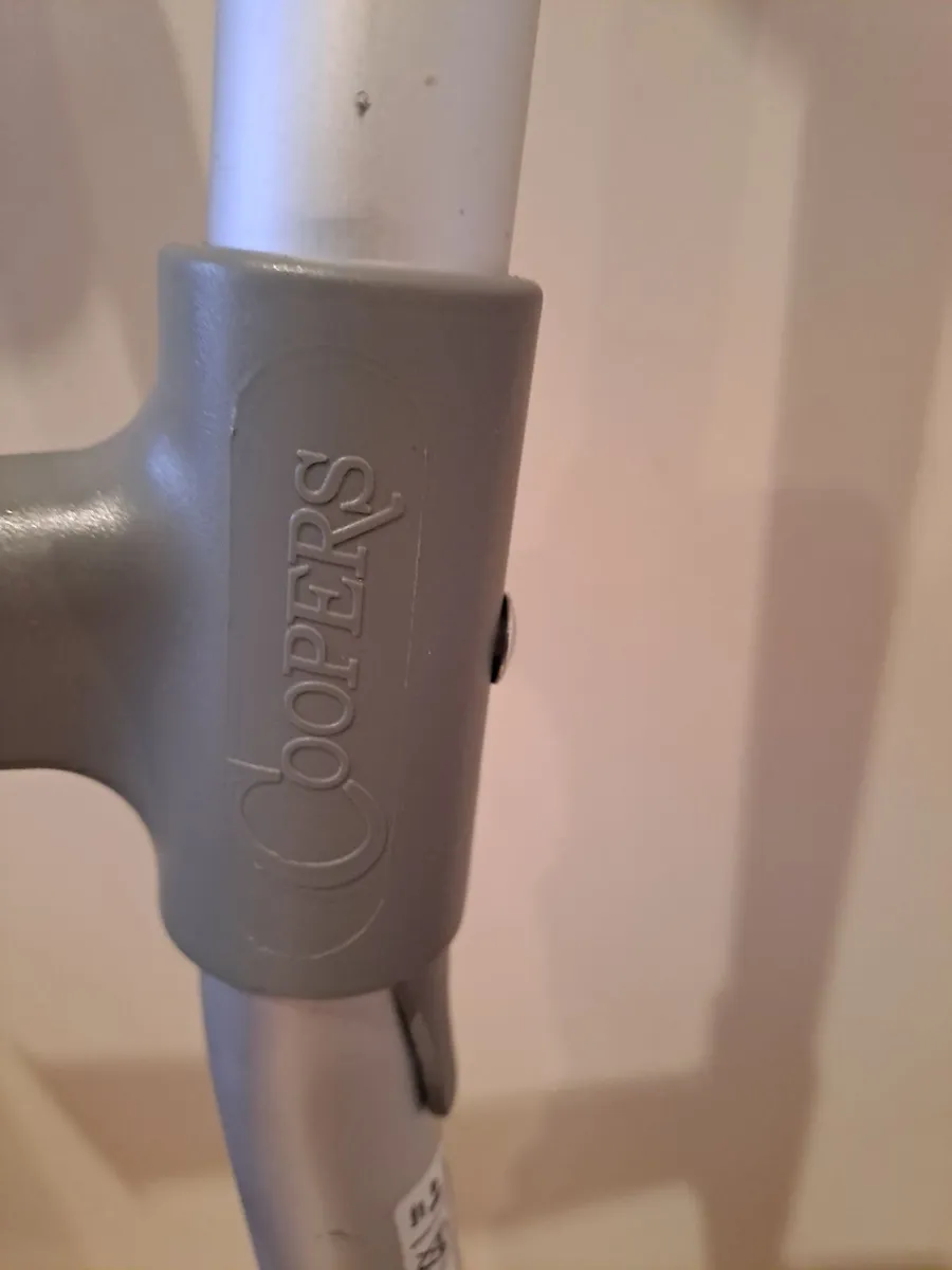 Crutches - Image 4