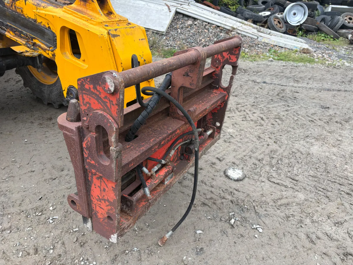 Pin and cone to jcb - Image 1
