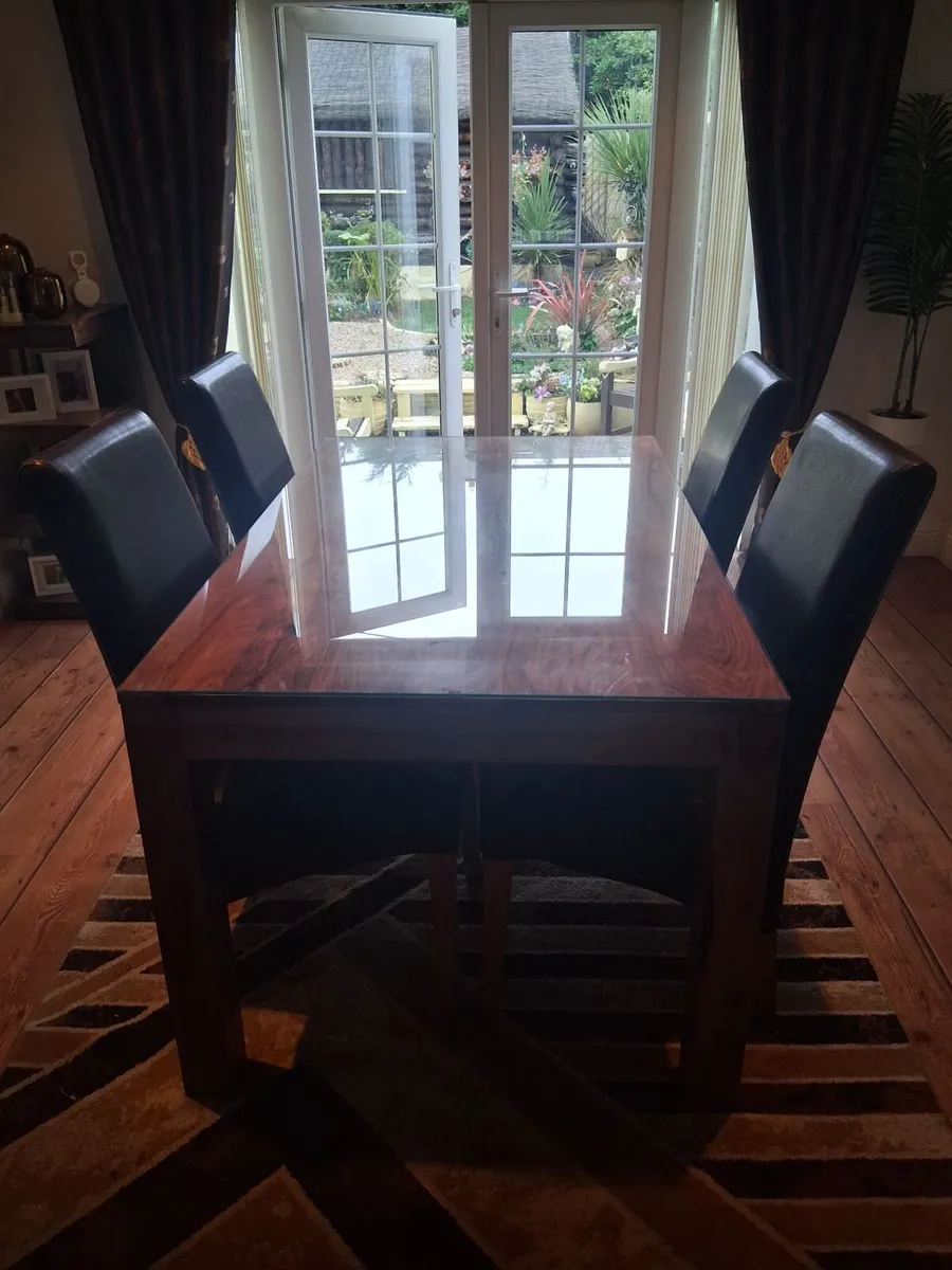 Stunning  table and 4 chairs and matching units - Image 2