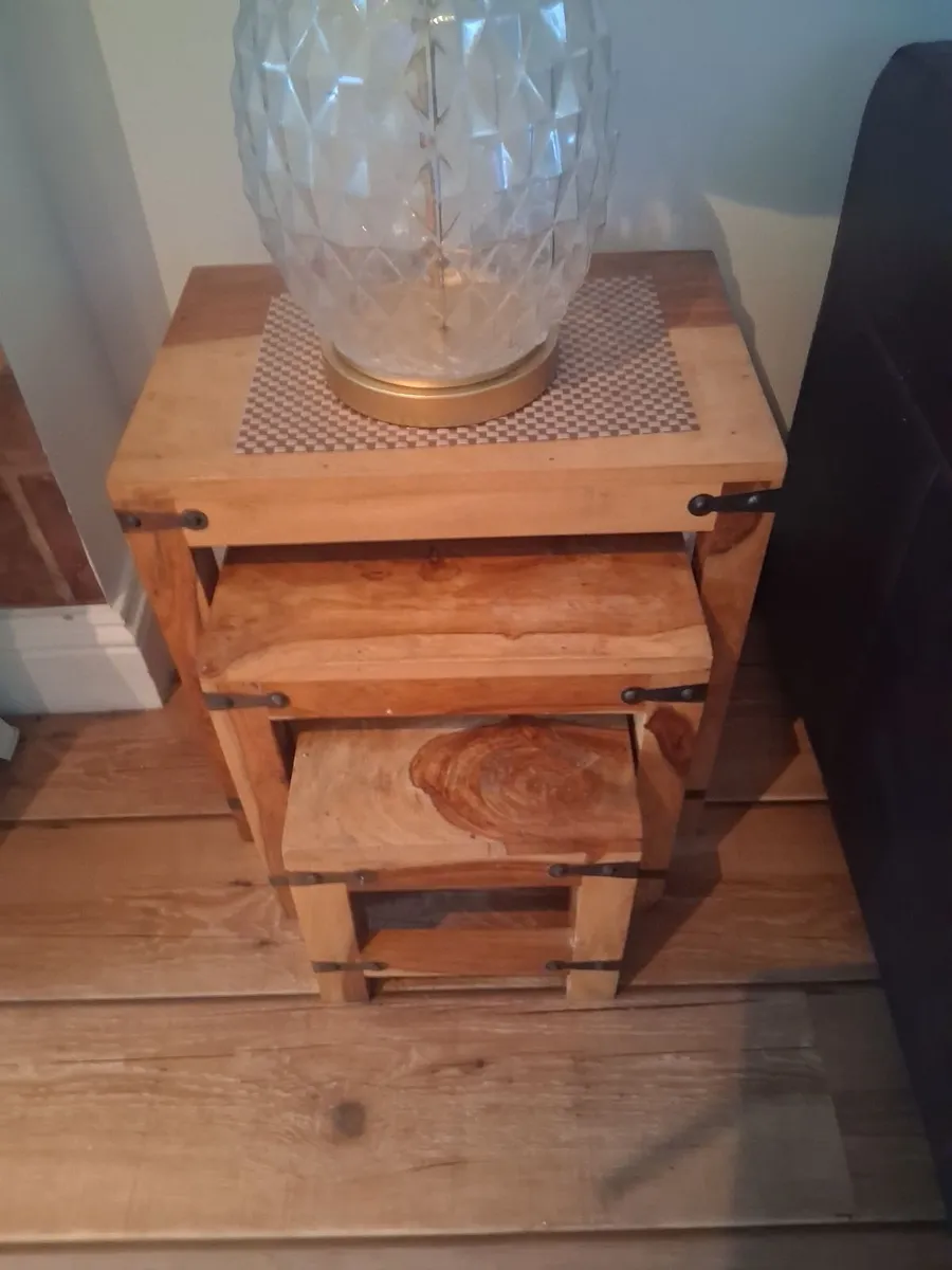 Stunning  table and 4 chairs and matching units - Image 3