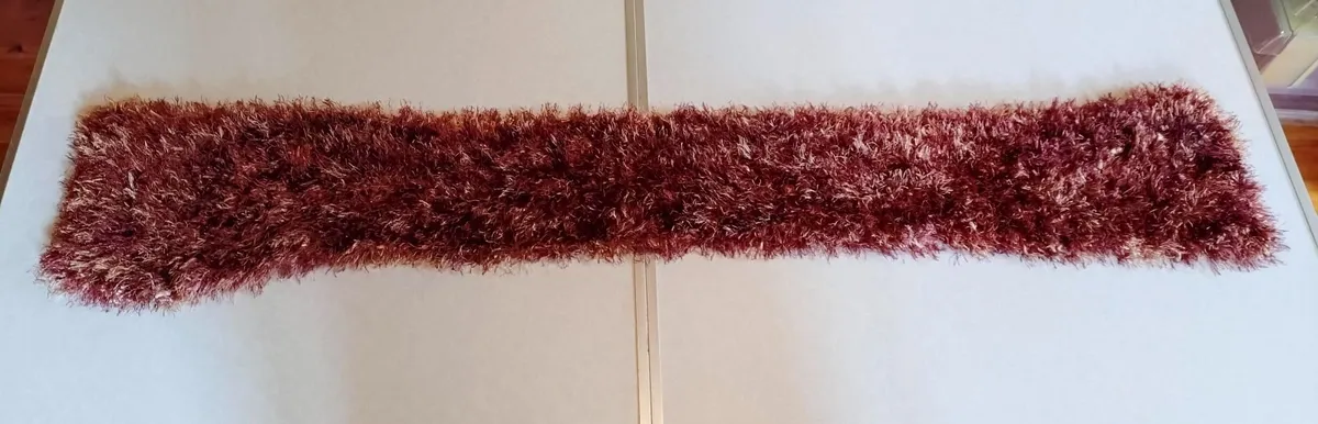MORE SCARVES, NECK WARMERS (USED). - Image 4