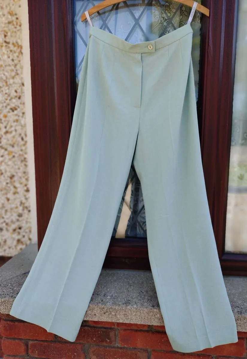 Pair Of Ladies Pants (used). - Image 1