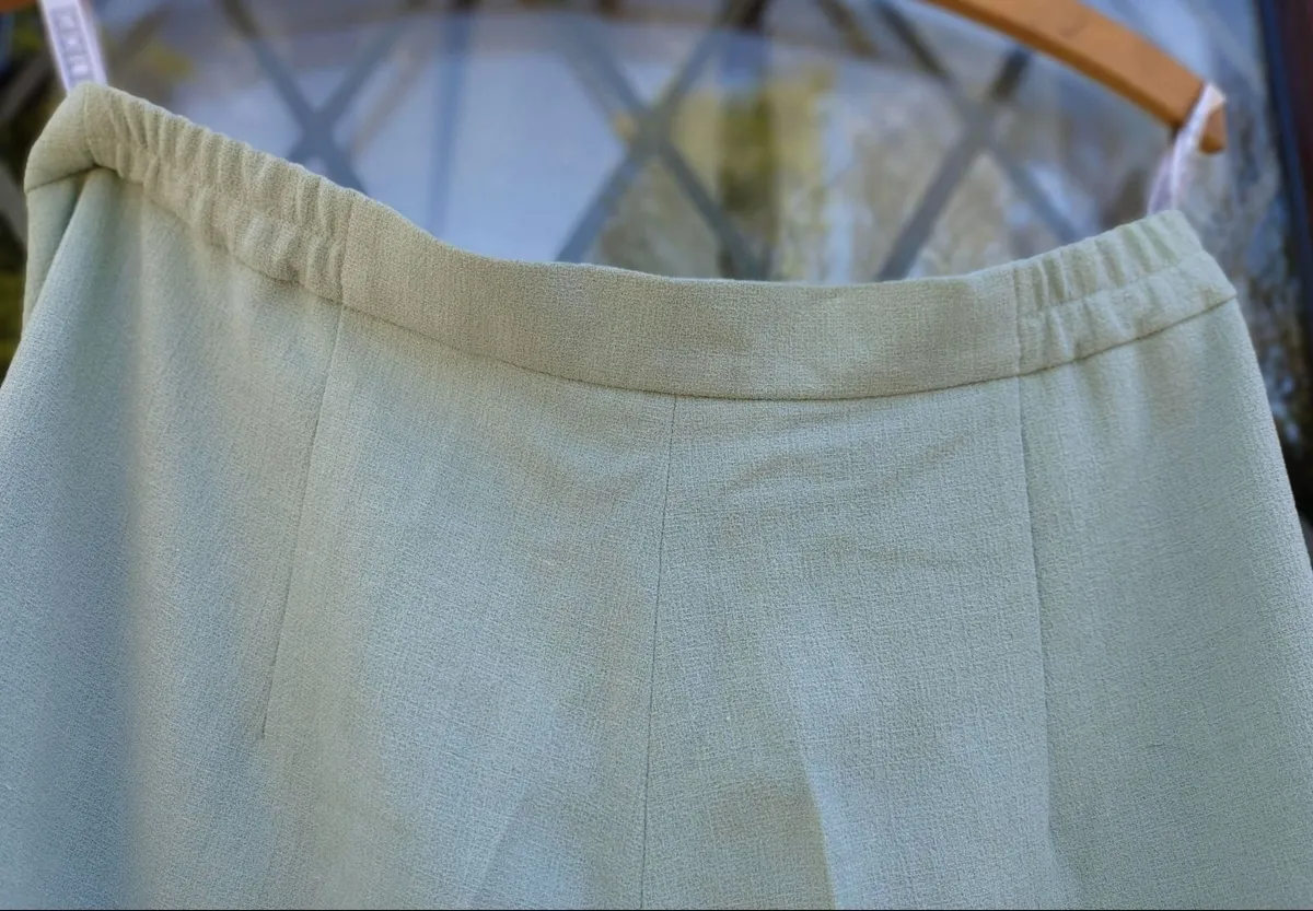 Pair Of Ladies Pants (used). - Image 4