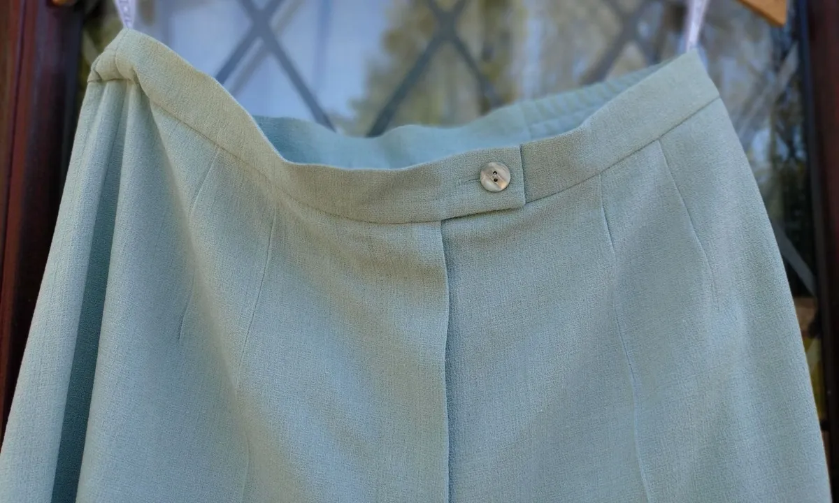 Pair Of Ladies Pants (used). - Image 3