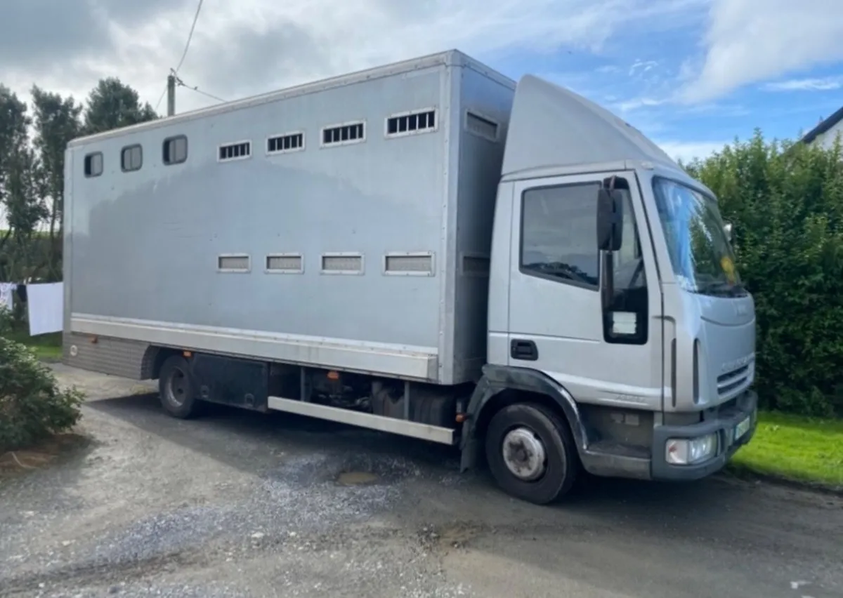 7.5 Tonne Horse Lorry - Image 1