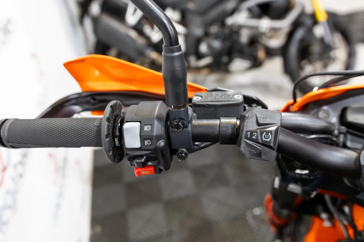 KTM 690 SMCR 2025 - Image 4