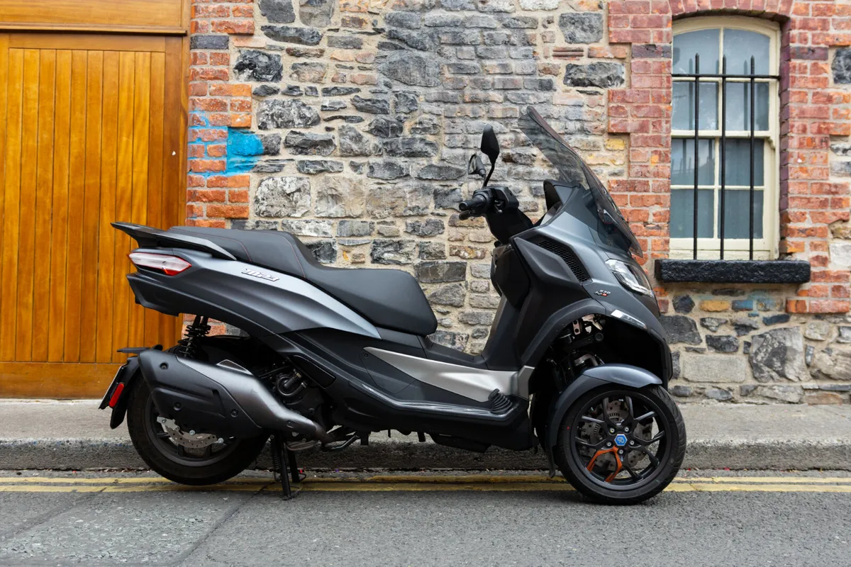 Piaggio MP3 530 Exclusive 2026 - Image 1