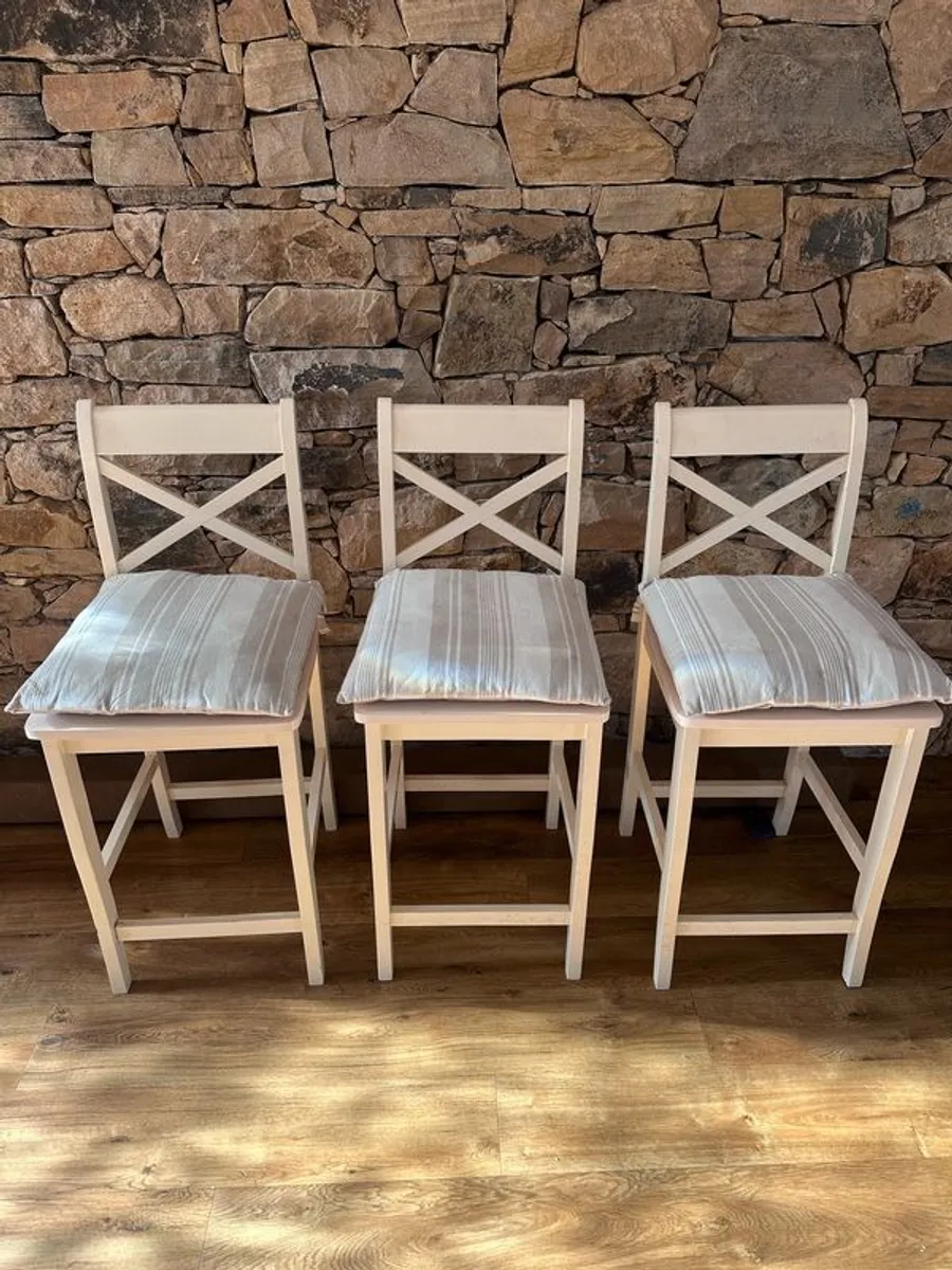 Island Bar Stools x 3 - Image 1