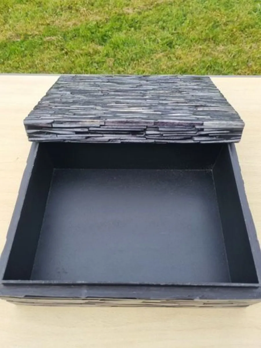 The opulent Eichholtz Cosmy Box - Image 4