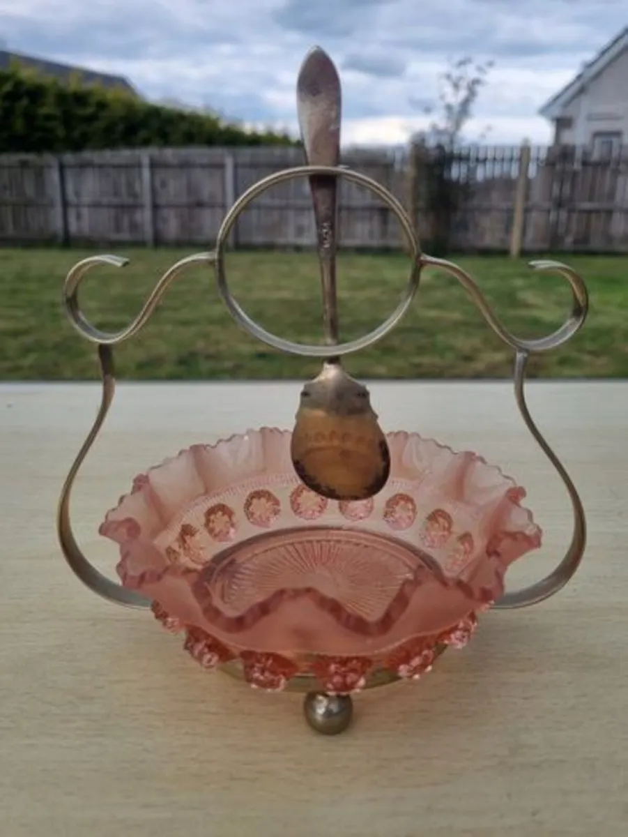 Vintage pink glass jam bowl,  silver-plated stand - Image 3
