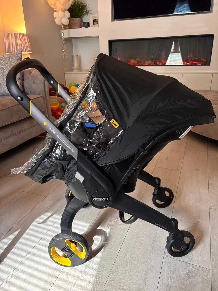 Doona Plus, comes with the extra base + raincover - Image 2