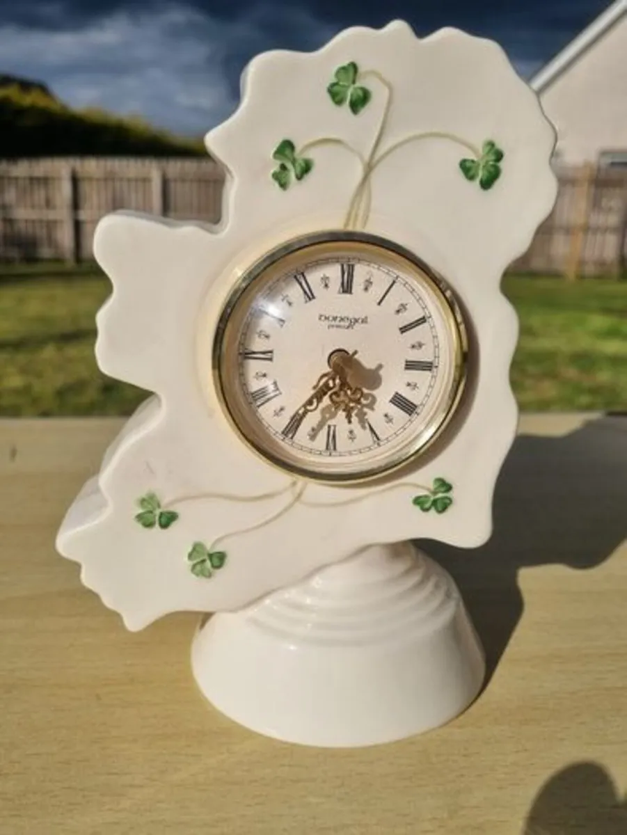 Donegal Parian China, an Irish mantel clock - Image 1